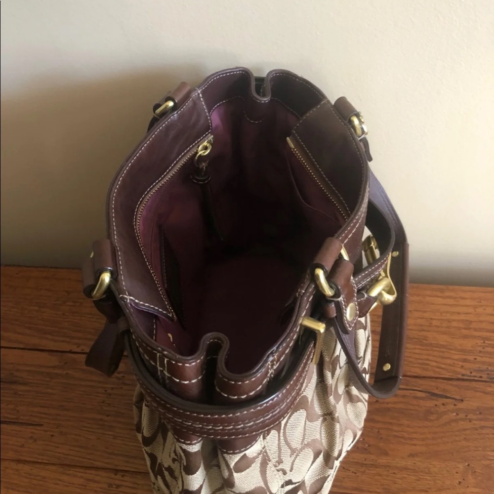 Coach Signature Handbag. Tan and brown - Picture 7 of 8